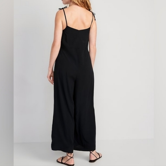 Old Navy Oversized Black Wide-Leg Jumpsuit - Picture 2 of 2